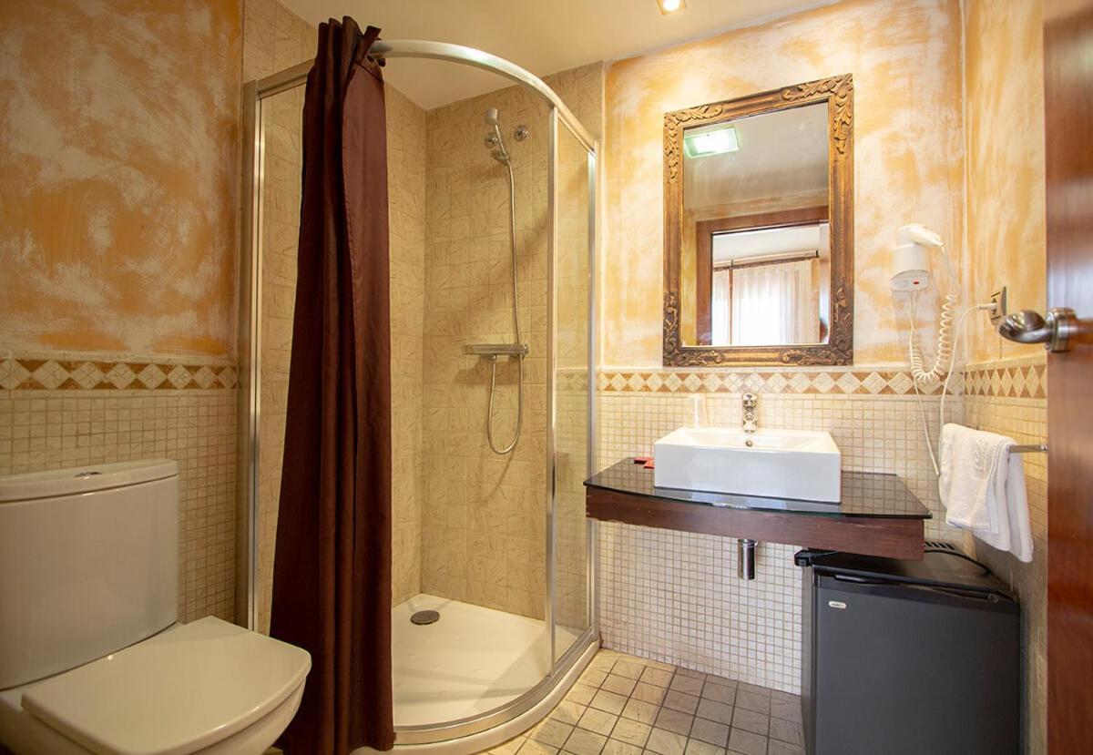 Hostal Los Canteros Golmayo Екстер'єр фото